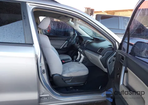 2017 Subaru Forester 2.5I Premium z USA, uszkodzony, nr VIN JF2SJAEC6HH420519